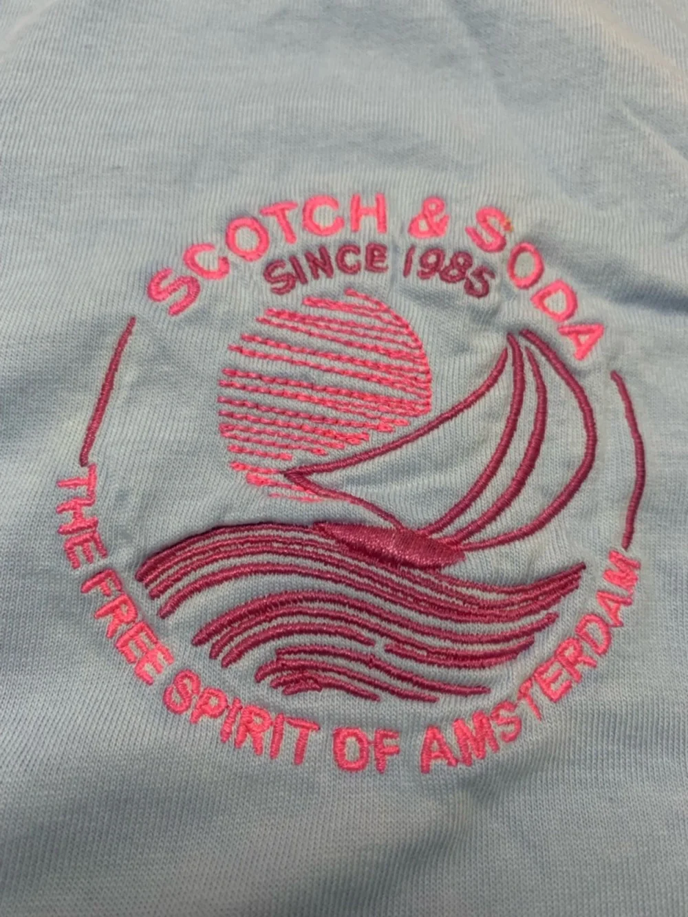 Scotch & Soda Pale Blue T‑Shirt with Neon Pink Trim XL - Picture 3 of 6